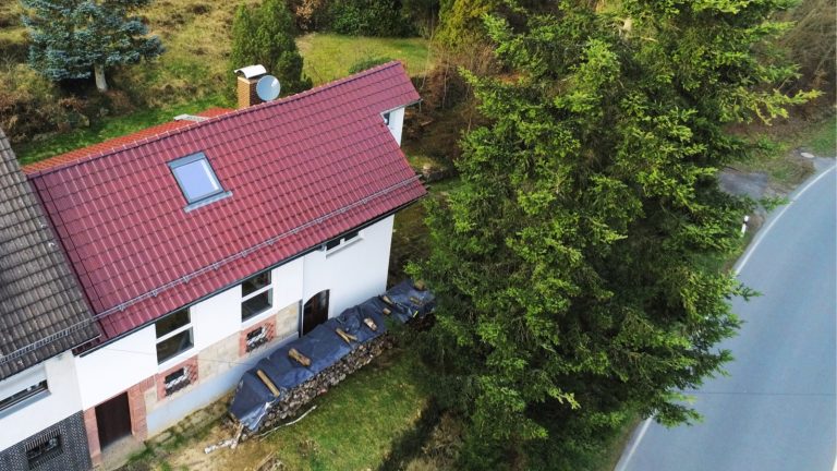 Sanierte Doppelhaushälfte am Waldrand in Nieste, Außenansicht
